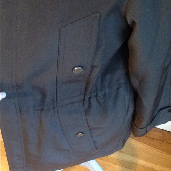 Brown and tan rain coat - Picture 5 of 9